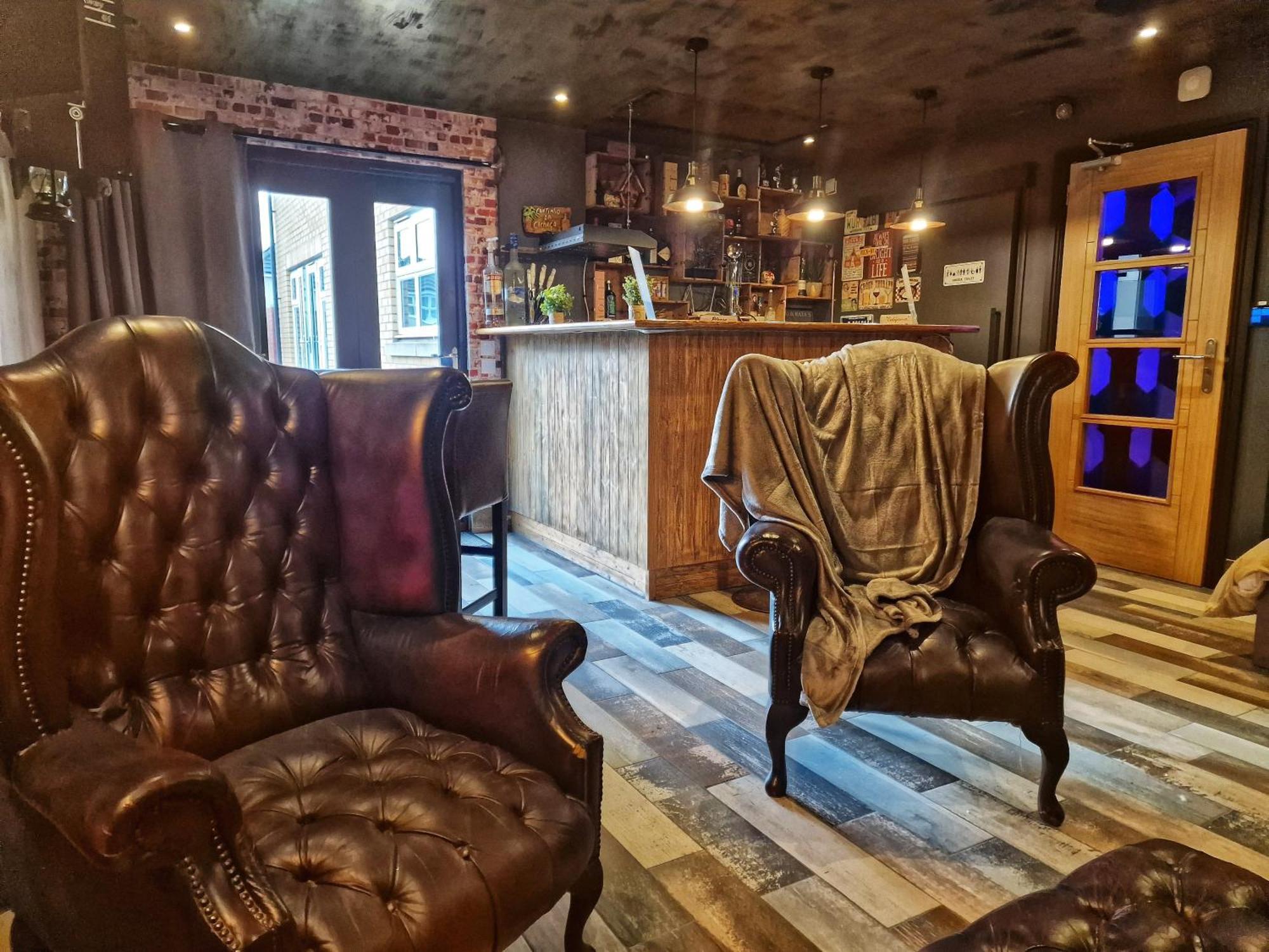 The Pub - Unique & Authentic Experience - Free Parking!, 5 Minutes From Airbus And The Mall Cribbs บริสตอล ภายนอก รูปภาพ